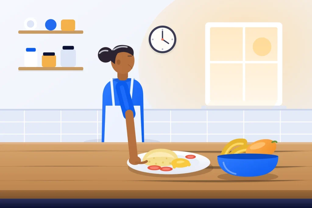 Mulher serve prato de cuscuz com ovo mexido e tomate na mesa da cozinha, com relógio de parede ao fundo
